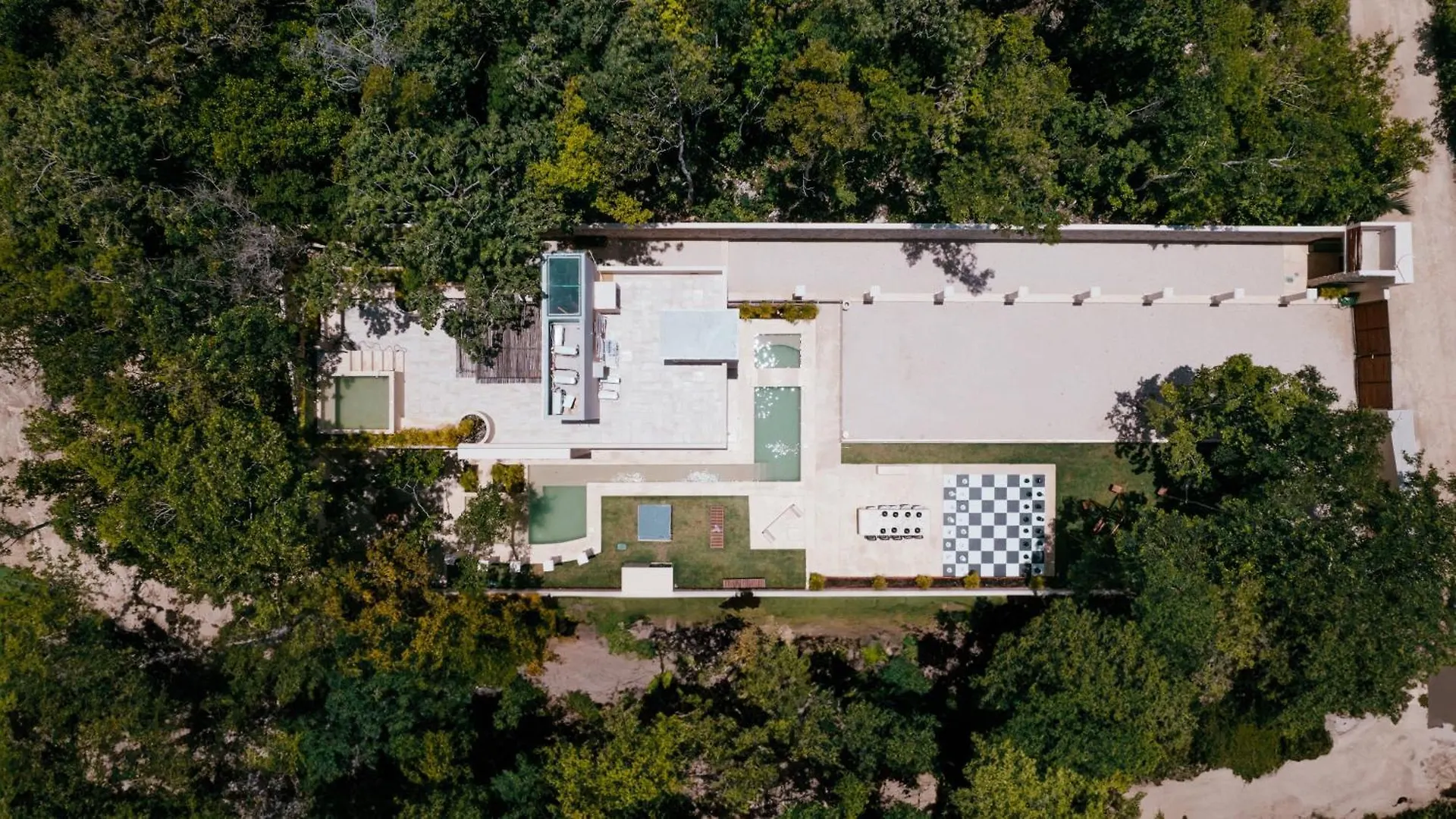 Luxury Large Villa/2 Pools/ Jacuzzi/Rooftop/Cenote View Tulum Villa